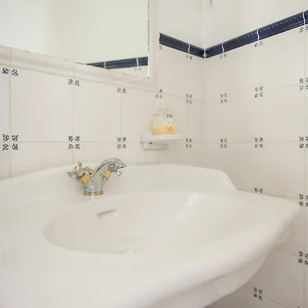 5-room Place De La Comedie Apartment *