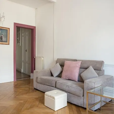 5-room Place De La Comedie *