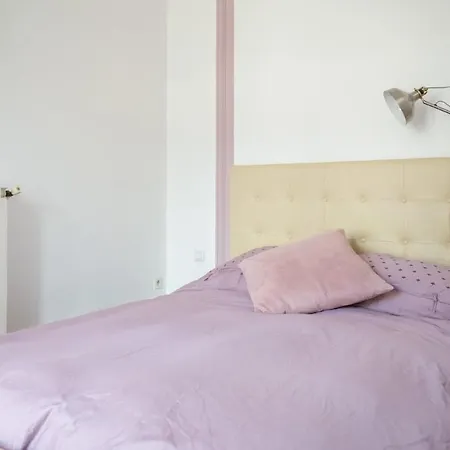 5-room Place De La Comedie Apartment