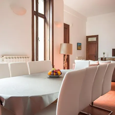 5-room Place De La Comedie *