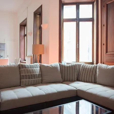 5-room Place De La Comedie Apartment *