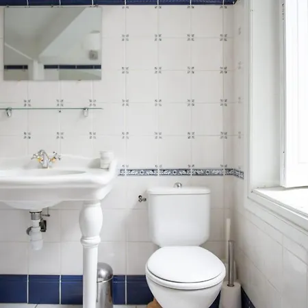 5-room Place De La Comedie Apartment *
